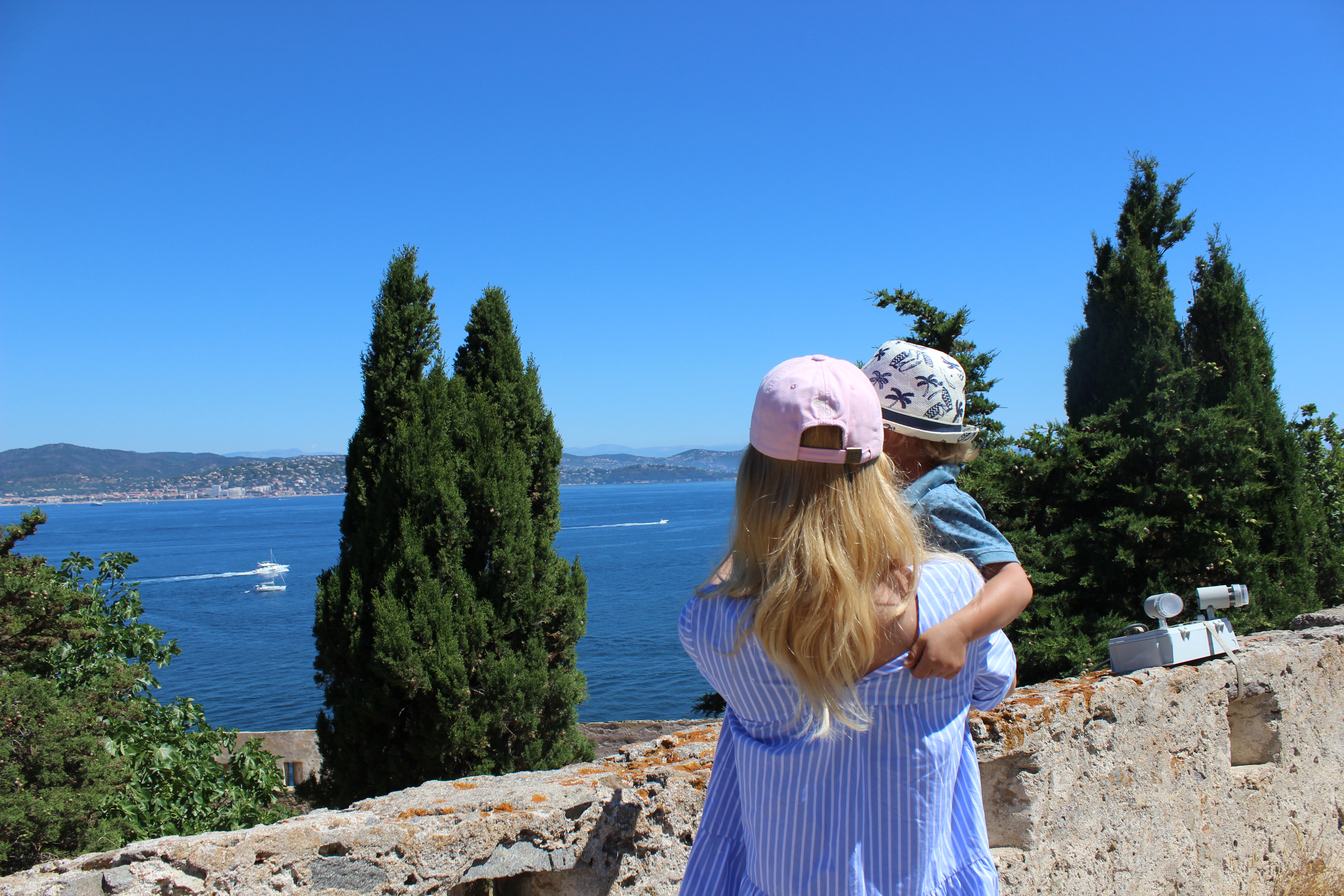 mama i synek w cytadeli w Saint-Tropez