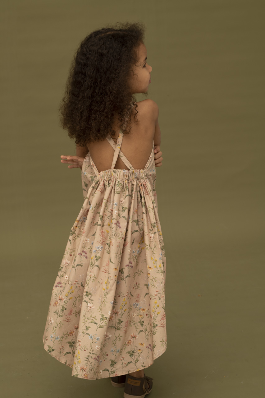 sukienka bez pleców