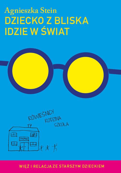 dziecko z bliska idzie w swiat