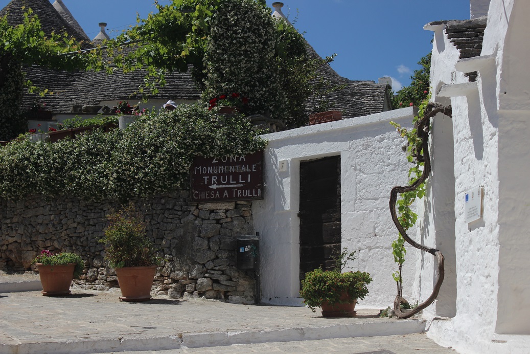 alberobello, domki trullo