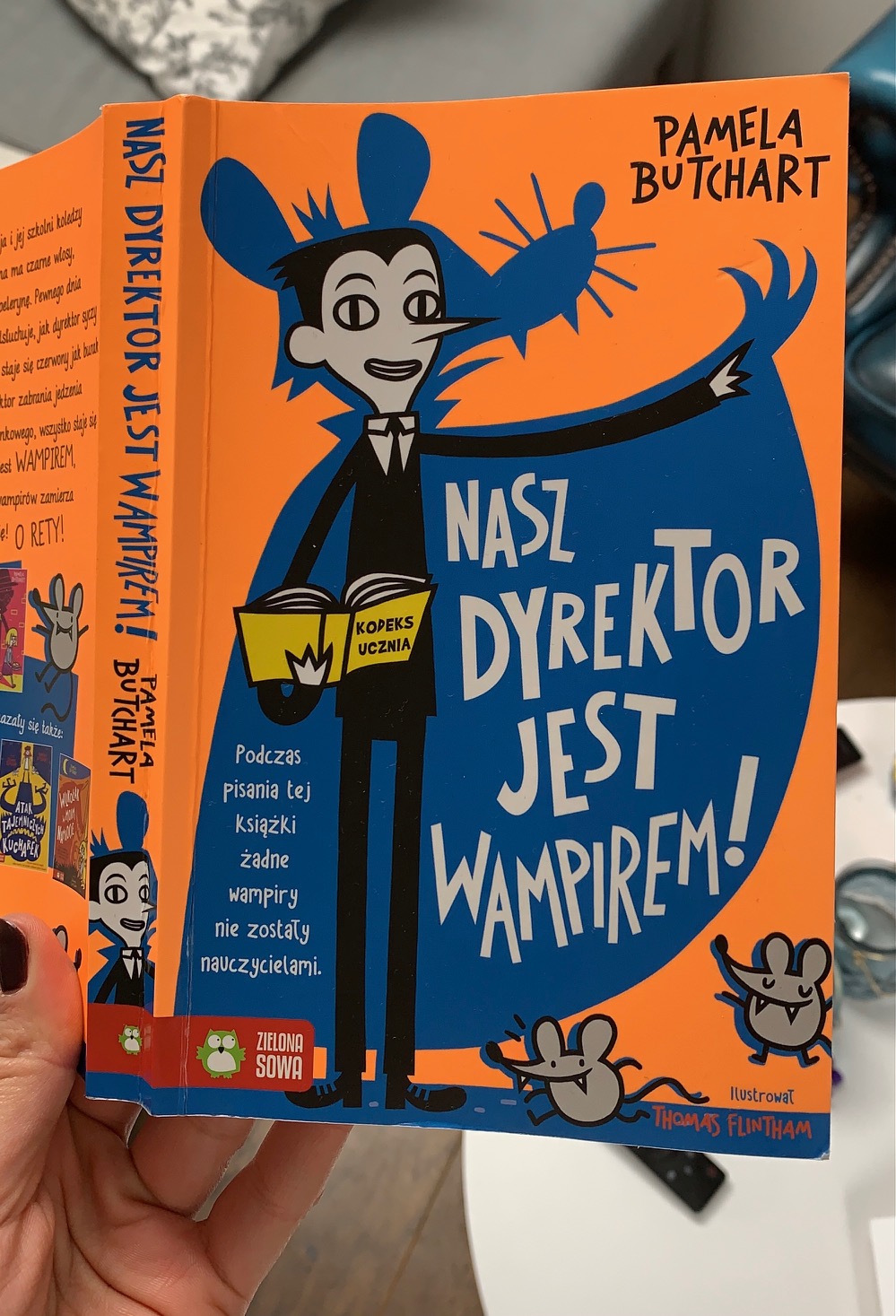 nasz dyrektor jest wampirem