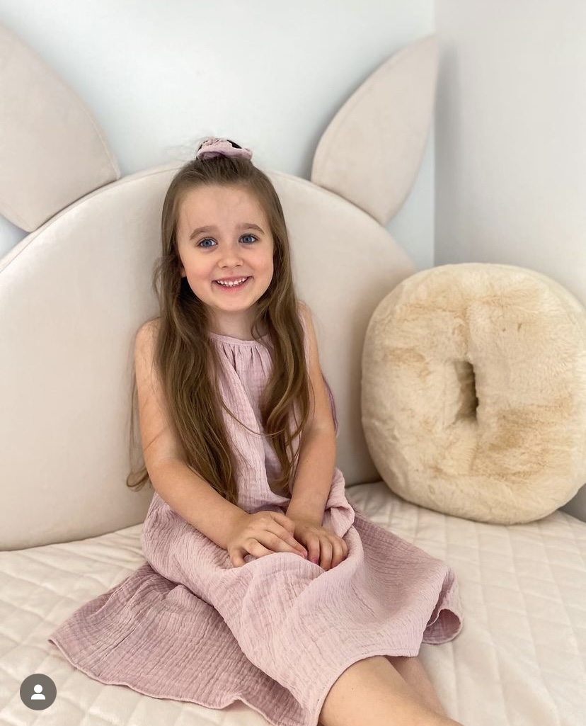 sukienka bez pleców dla dziewczynki