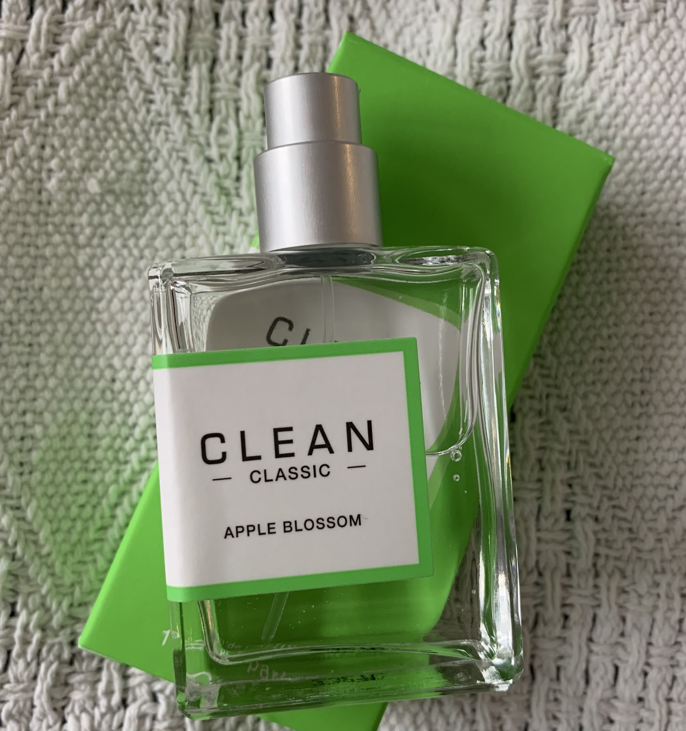 zapach marki clean apple blossom