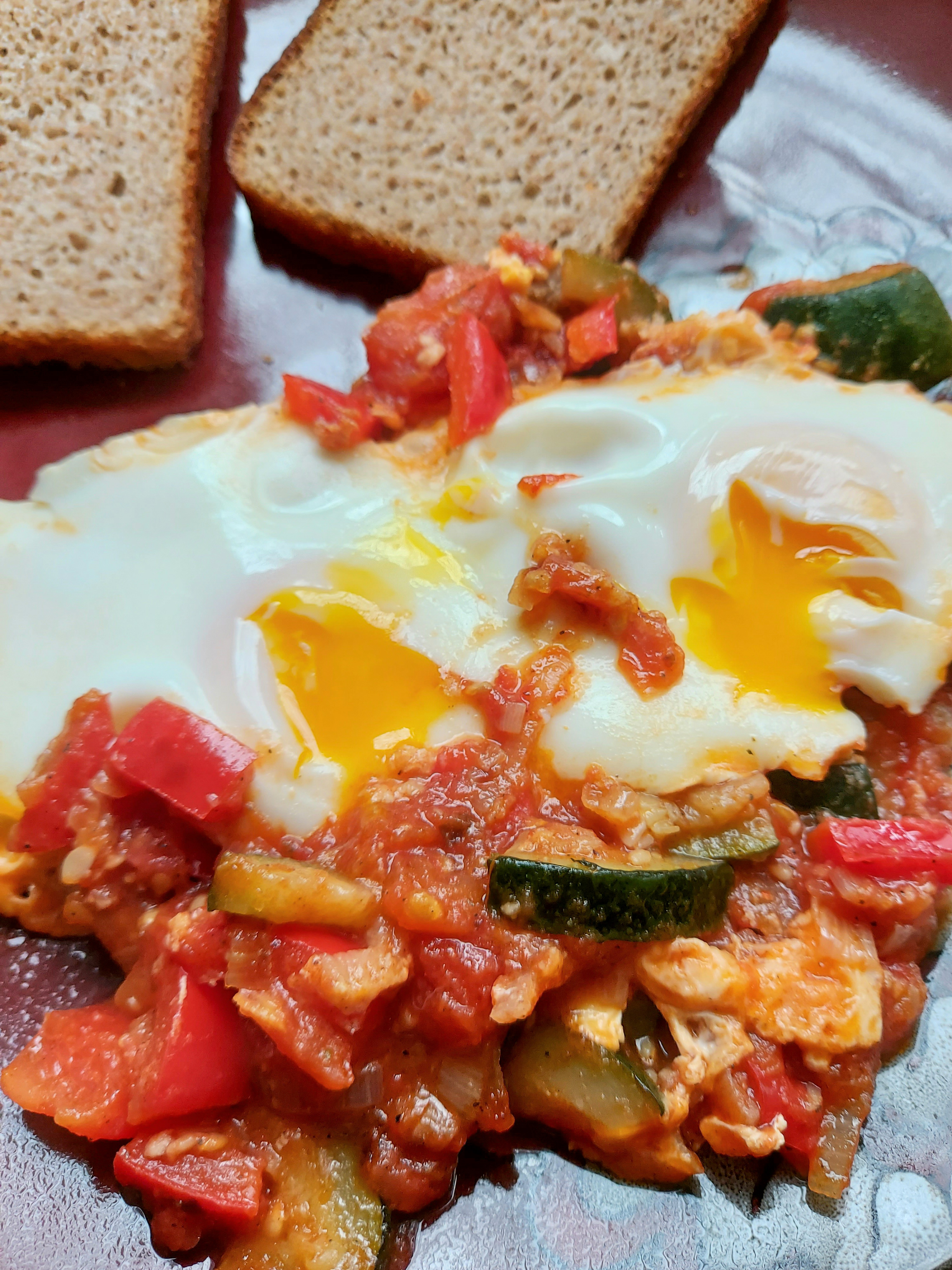 szakszuka pomysł na ciepłe śniedanie