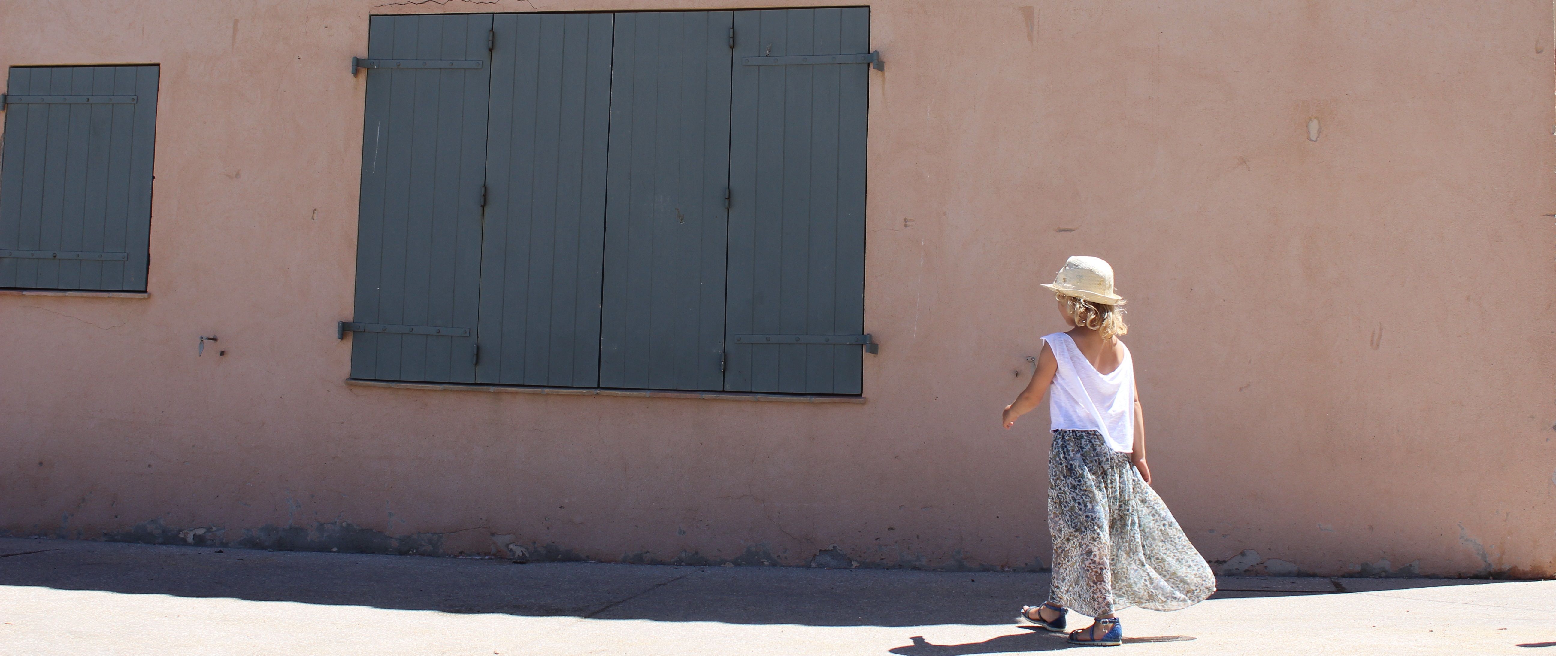 Letnia stylizacja dla dziewczynki