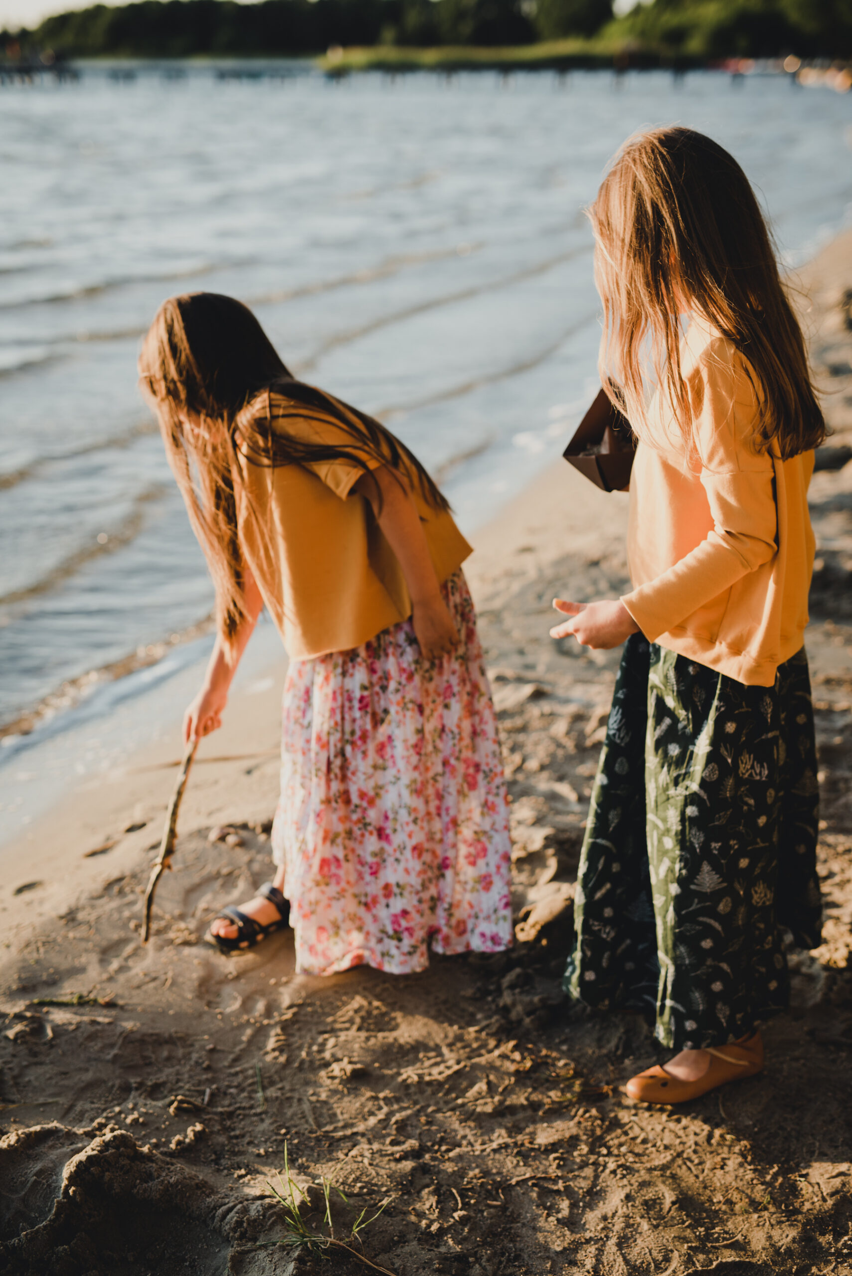 dziewczynki w dlugich spodniczkach boho