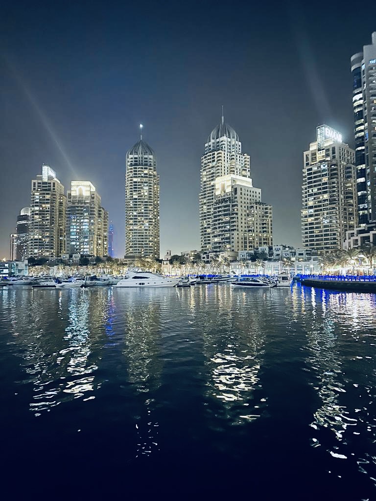 Dubaj nocą